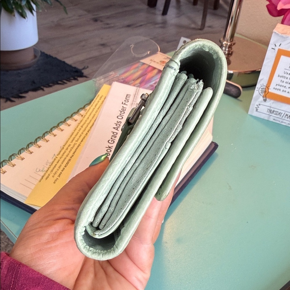 Fossil Women's Green Leather Wallet mint clutch card holder purse silver - Picture 5 of 9
